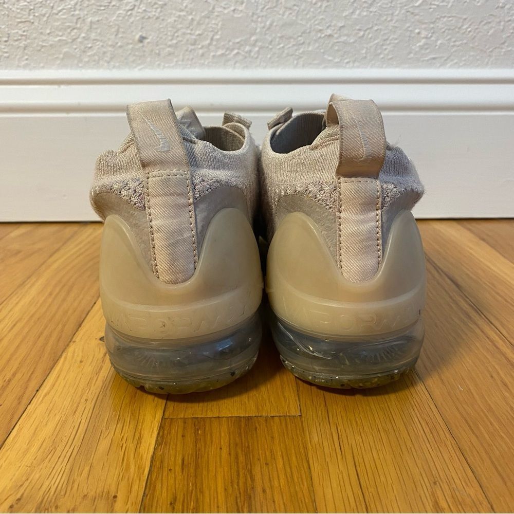 Women 7.5 - Nike Air VaporMax 2021 Flyknit Oatmeal Cream/White DC9454-101 - Picture 4 of 6